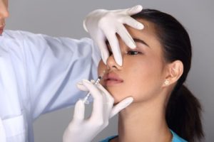 Comment Affiner son Visage avec la Médecine Esthétique ? Phoenix Esthetic Paris